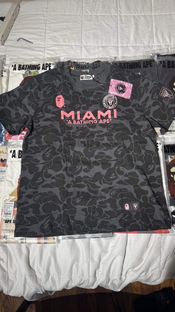 A Bathing Ape BAPE Miami Black Camo Graphic Logo Tee Men’s L Crew Neck SS