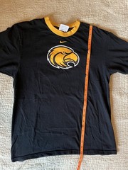 Vintage Iowa Hawkeyes Nike Team Center Swoosh Shirt Mascot Front Hit Men’s M