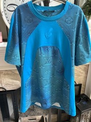 $1750 LOUIS VUITTON Men’s LV Monogram 2054 Intarsia Printed T-Shirt – Blue – XXL