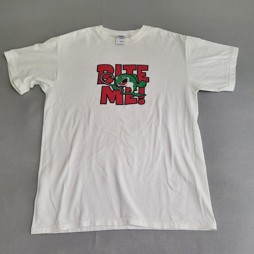 VTG “Bite Me” Fishing Angry Fish Funny Graphic T-Shirt Size M 100% Cotton