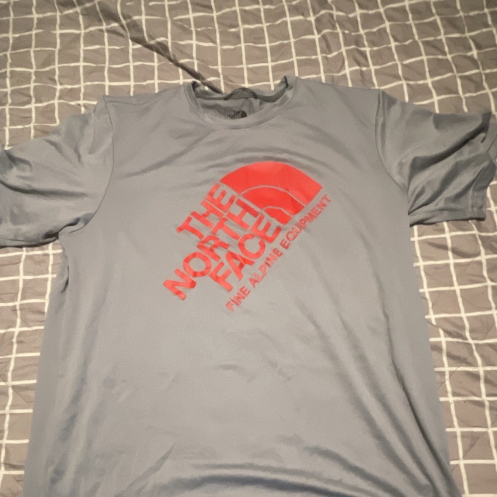 The North Face Men’s Gray/Red Graphic Logo Crew Neck Short Sleeve T-Shirt M #59