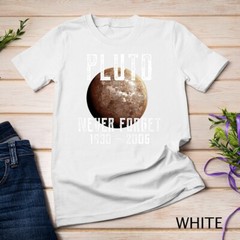 Vintage Pluto Never Forget Graphic – Funny Space Science Unisex T-shirt