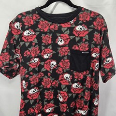 All Over Skulls Print Men T-Shirt WXYZ LG Short Sleeve Front Pocket Halloween