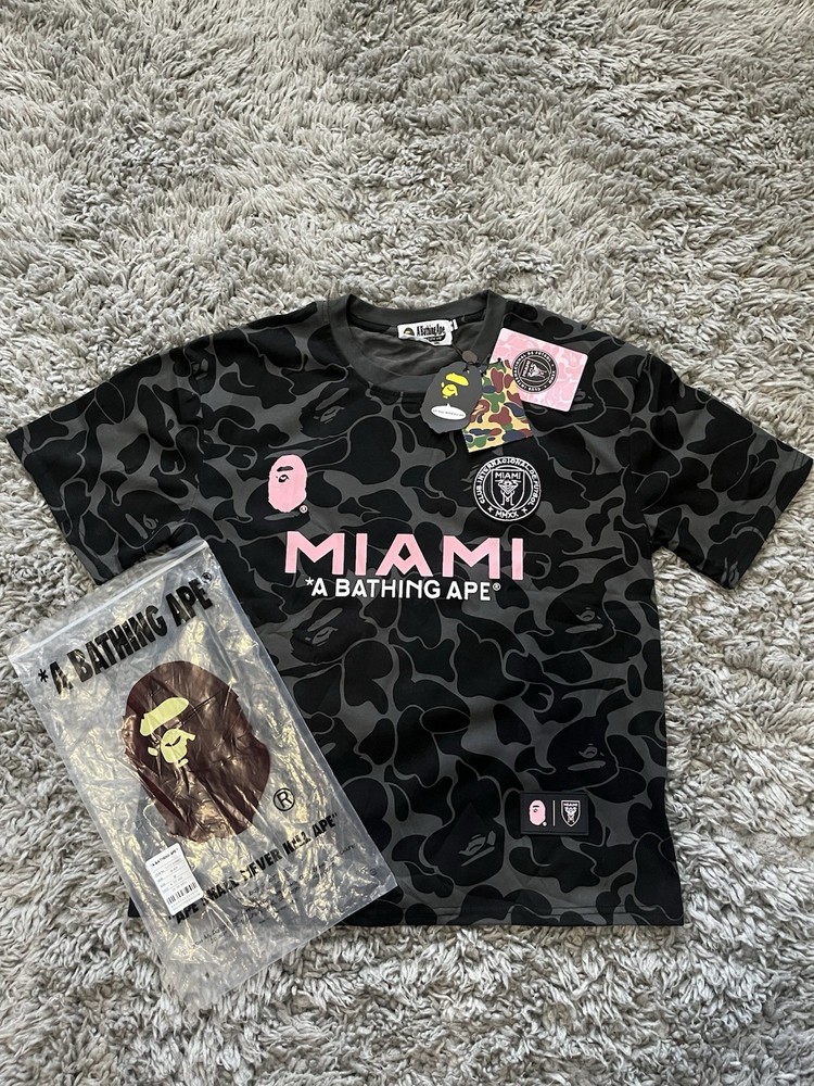 A Bathing Ape BAPE Miami Black/Pink Camo Graphic Logo Tee Shirt Men’s S