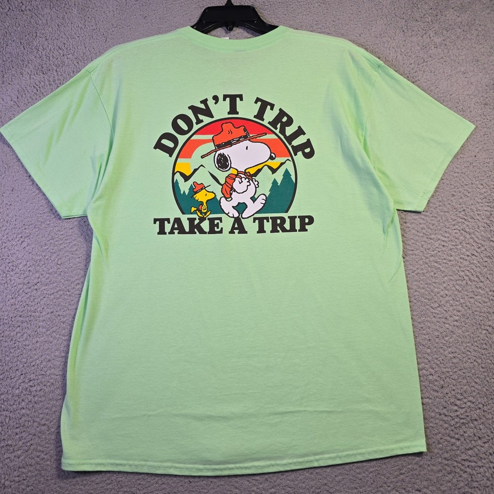 Peanuts® Hiking Snoopy t shirt Men XL Green Charlie Brown Classic Camping NWT