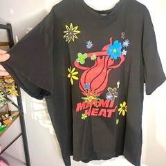 Miami Heat NBA Floral Graphic T-Shirt Mens Black Short Sleeve Crewneck Tee