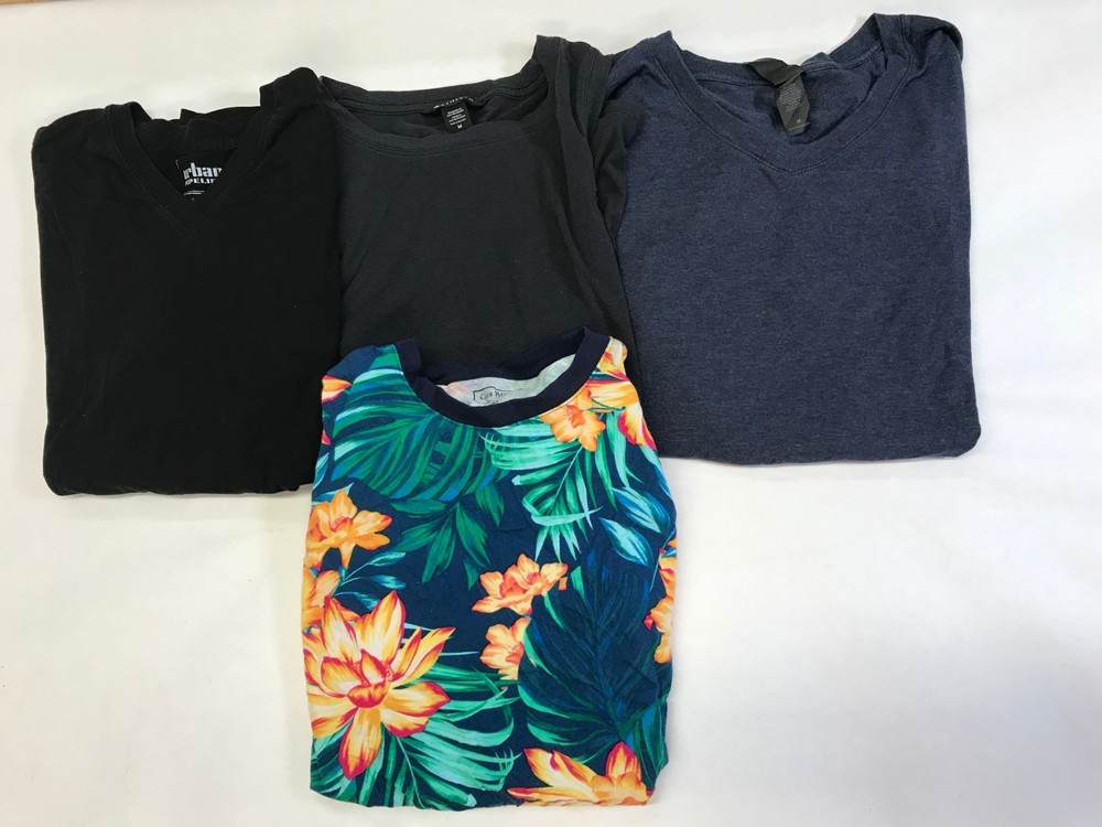 Lot of 4 – Men’s Different T-Shirt Short Sleeve, Assorted Colors, Size M Medium