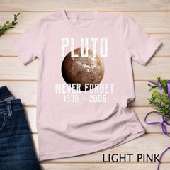 Vintage Pluto Never Forget Graphic – Funny Space Science Unisex T-shirt