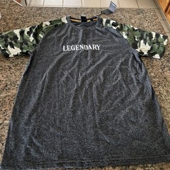 Men’s “LEGENDARY” Graphic T-Shirt – Camo Sleeves – Size XL