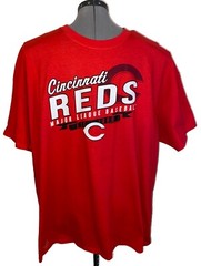 Cincinnati Reds Genuine Merchandise Red Tee Size 2XL Pit To Pit 26” L 31”