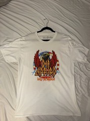 Def Leppard Rocks the Americas White Eagle Graphic Crew Neck Tee Men’s L