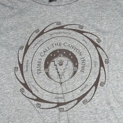 District Made Graphics T-Shirt Mens 2XL Extra Extra Large Gray Short Sleeve