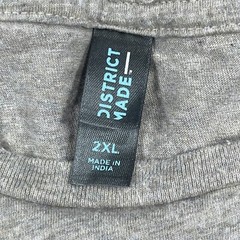 District Made Graphics T-Shirt Mens 2XL Extra Extra Large Gray Short Sleeve