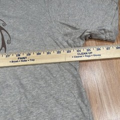 District Made Graphics T-Shirt Mens 2XL Extra Extra Large Gray Short Sleeve