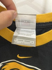 Vintage Iowa Hawkeyes Nike Team Center Swoosh Shirt Mascot Front Hit Men’s M