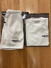 Essentials Set T-shirt and Short in Light Oatmeal (size M)
