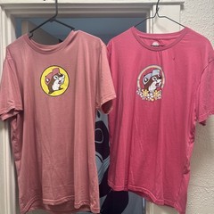 Buc-ee’s Shirt Large Pink Short Sleeve Floral lot of 2 Size L