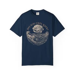 Gothic Vintage Rose Ocean Waves Floral Nature Comfort Tee