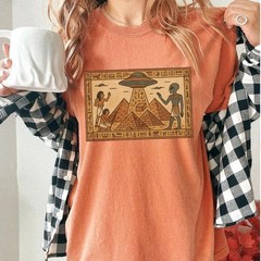 Ancient Egypt Alien UFO Pyramid Mystery Vintage Graphic Unisex T Shirt