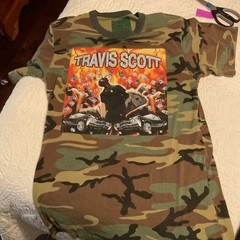 2014 New Orleans Music Festival, Tupac, Travis Scott t-shirts