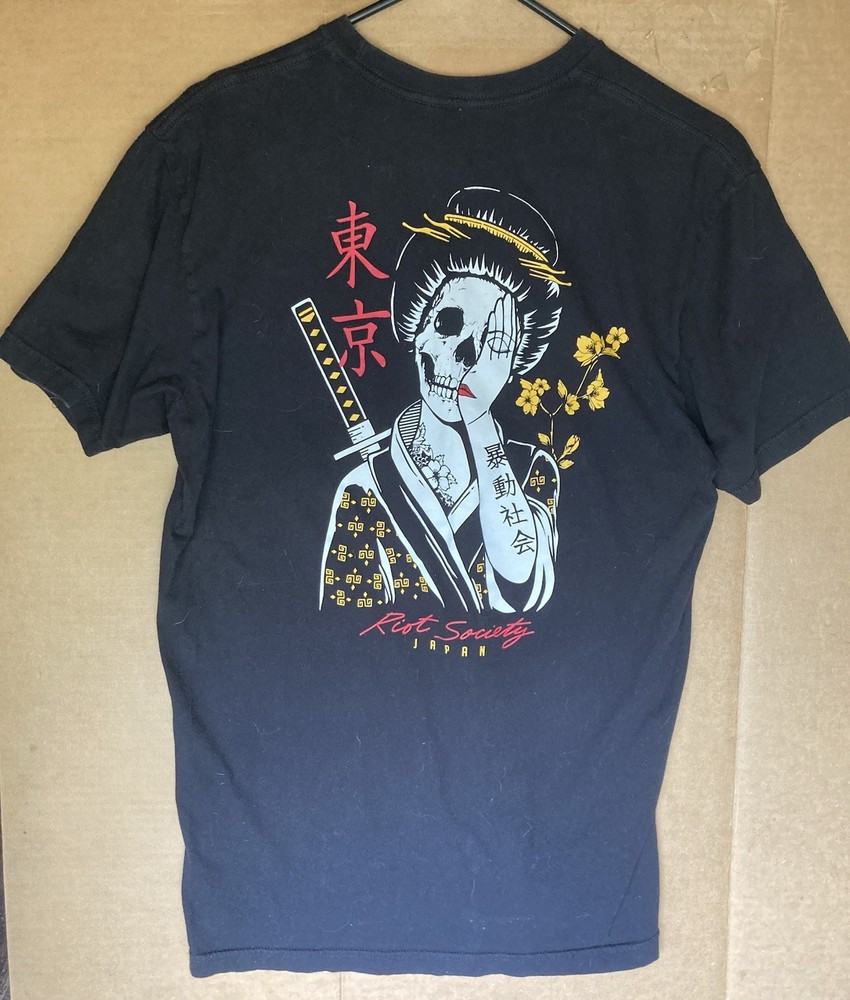 Unisex Size Large Riot Society, Japan, Graphic Tee, Geisha Samurai ￼made In USA