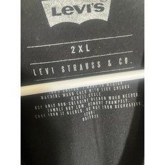 Levi’s XXL mens black T-shirt w/graphic design-used good
