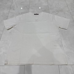 LOUIS VUITTON ・Embossed LV T-shirt
