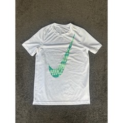 Nike Dri-FIT White Graphic Swoosh T-Shirt Mens Size M Short Sleeve Athletic Tee