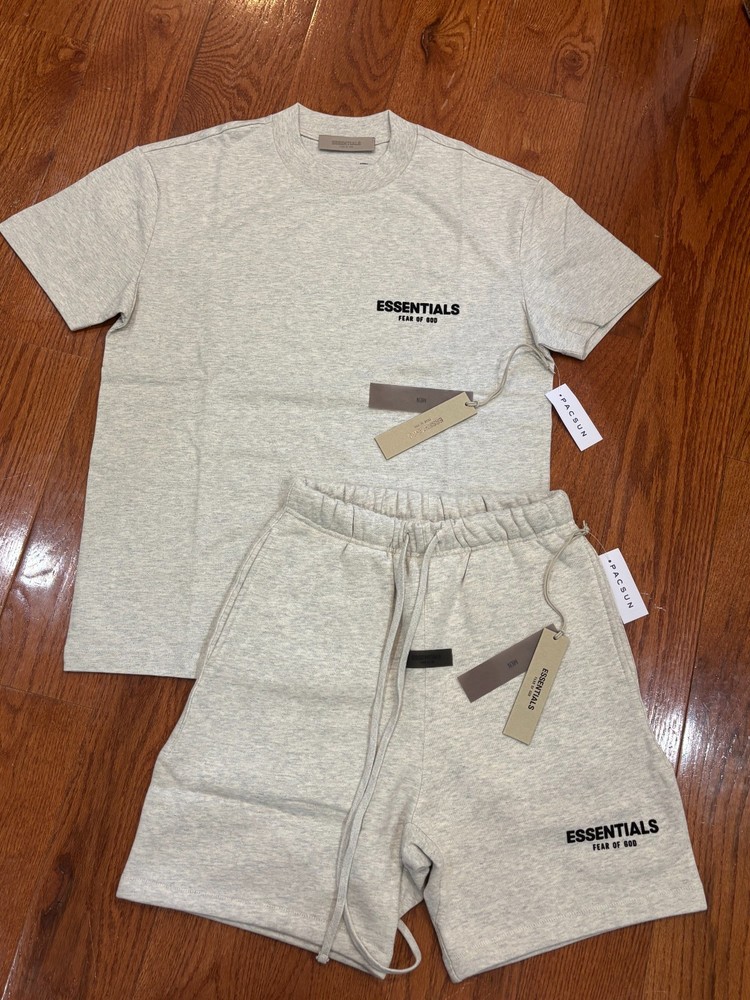Essentials Set T-shirt and Short in Light Oatmeal (size M)