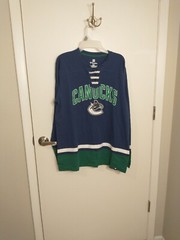 NHL Fanatics CANUCKS Men T-shirt, New with tags, Size L