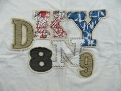 NWT DKNY Boy Cream Graphic T-Shirt 100% Cotton Size L (13-14Y)