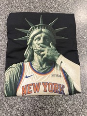 Nike Men’s Large NYC Exclusive Statue of Liberty New York Knicks Brunson Size L