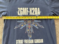 UT Uniqlo ZGMF-X20A Strike Freedom Gundam 40th Anniversary T-shirt Size Small