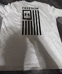 Under Armour Men’s Beige Freedom Flag Graphic Logo Crew Neck T-Shirt XL Reg