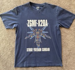 UT Uniqlo ZGMF-X20A Strike Freedom Gundam 40th Anniversary T-shirt Size Small