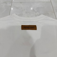 LOUIS VUITTON ・Embossed LV T-shirt