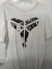 Nike Kobe Bryant Statue Unveil Tee T-Shirt Size White XL