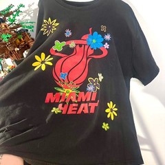 Miami Heat NBA Floral Graphic T-Shirt Mens Black Short Sleeve Crewneck Tee