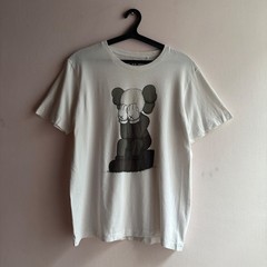 Uniqlo UT KAWS Companion Graphic T-Shirt White Mens Size L XX Sleeve