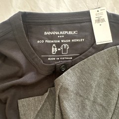 (2) Banana Republic Men Sz M Prem. Wash Henley Short Sleeve Black & Grey T-Shirt