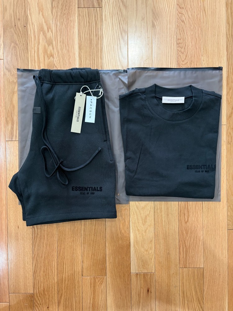 Essentials Set T-shirt and Short in BLack (size L)